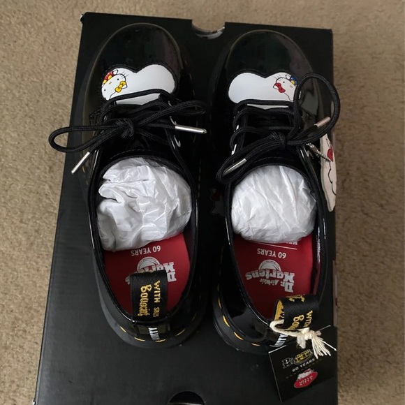 ❌SOLD❌ NWT Dr. Martens x Hello Kitty 1461 Quad - Picture 5 of 7